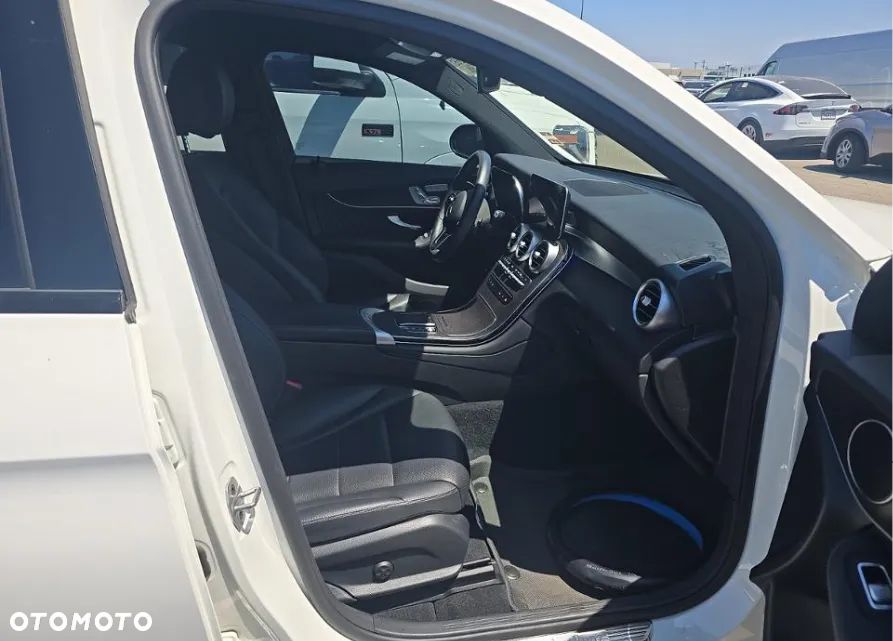 Mercedes-Benz GLC 300 4Matic 9G-TRONIC AMG Line - 12