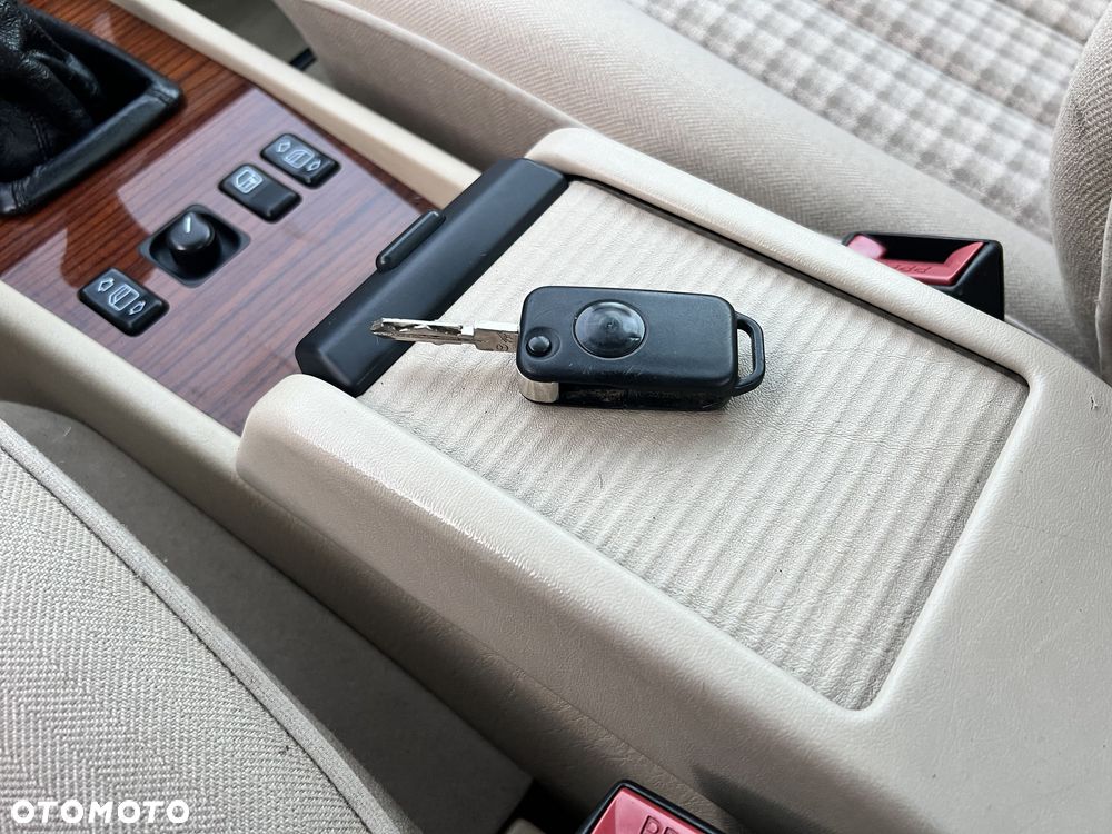 Mercedes-Benz Klasa E 260 - 30