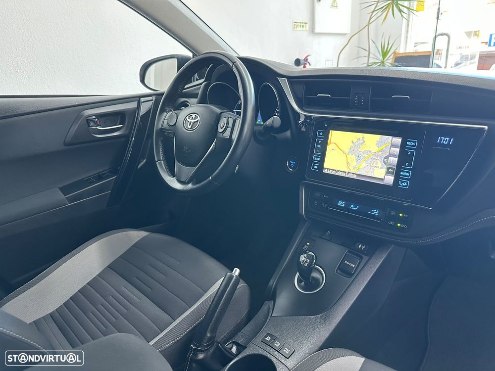 Toyota Auris 1.8 HSD Comfort +P.Sport+Navi - 36