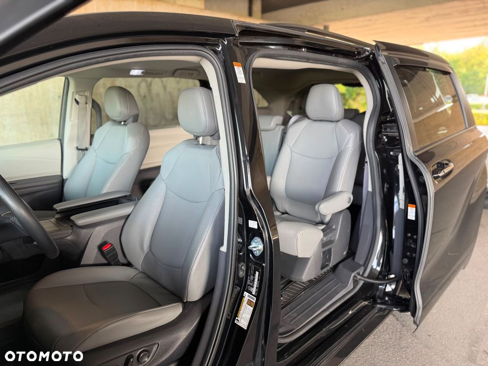 Toyota Sienna - 9