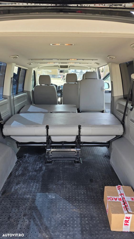 Volkswagen Caravelle - 9