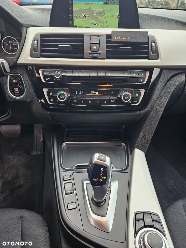 BMW Seria 3 318d - 24