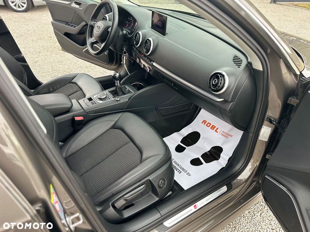 Audi A3 Sportback 2.0 TDI S line Sportpaket - 23