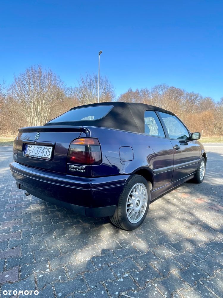 Volkswagen Golf 1.8 GL - 26