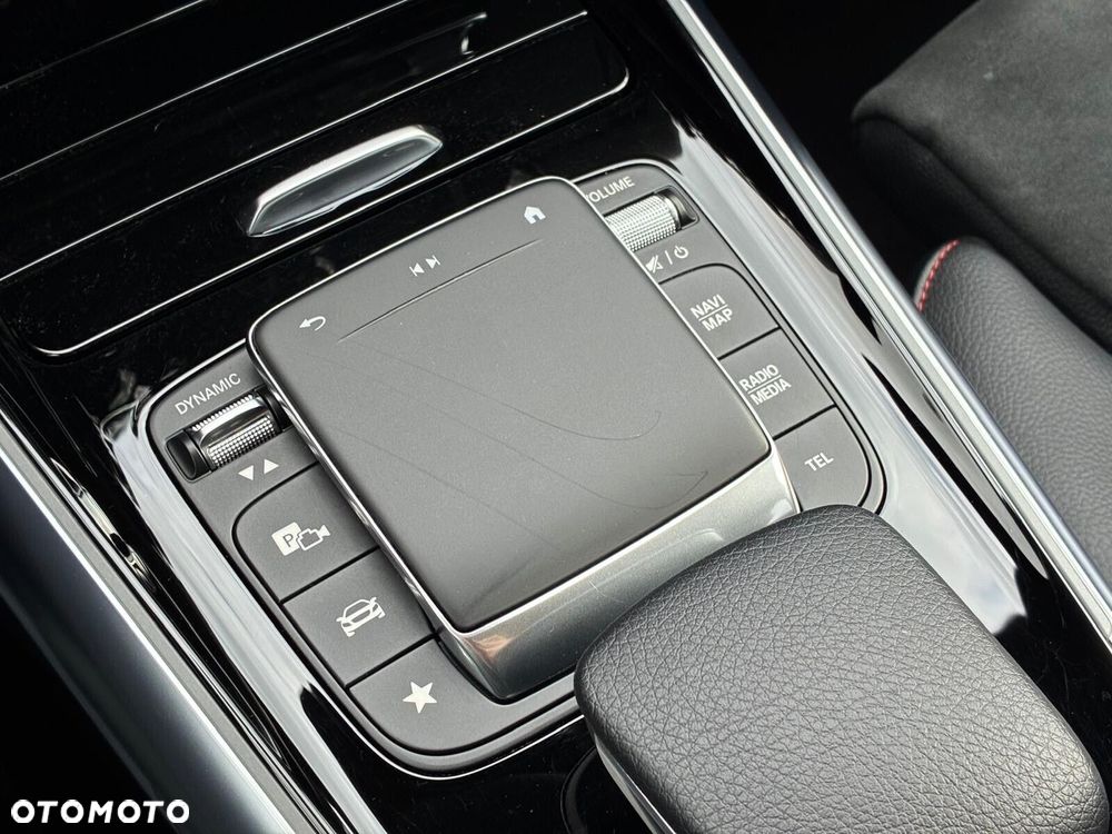 Mercedes-Benz GLA - 18