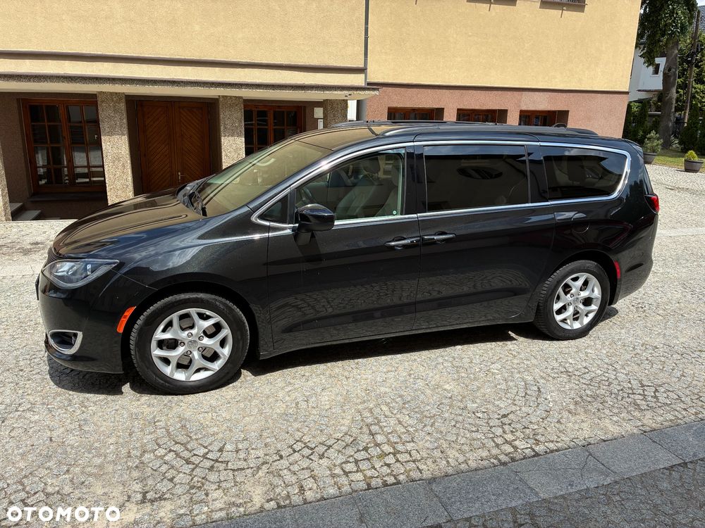 Chrysler Pacifica - 4