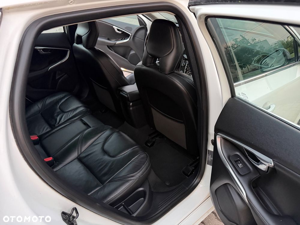 Volvo V40 D4 R Design - 11