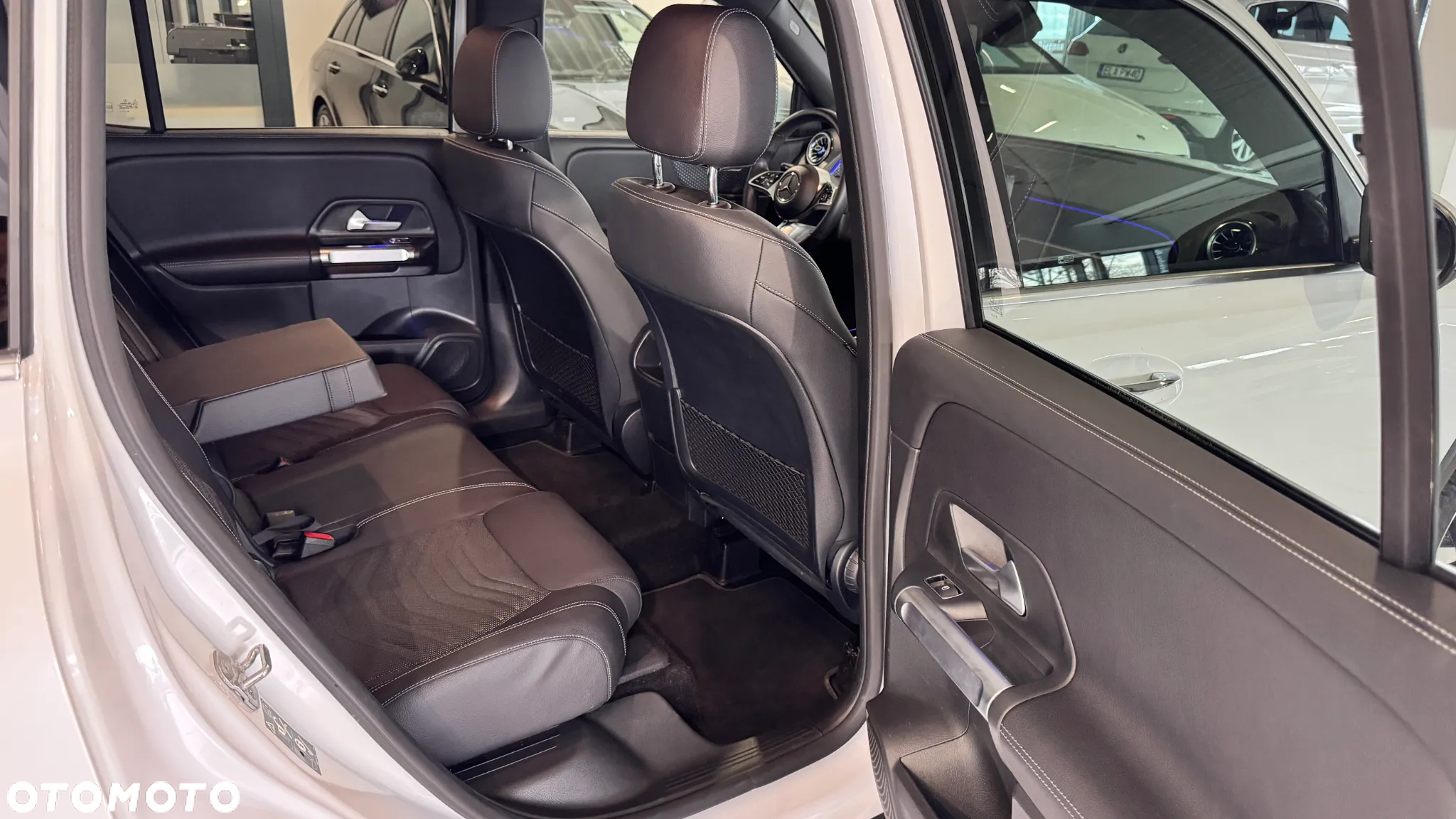 Mercedes-Benz GLB 200 Progressive 7G-DCT - 34