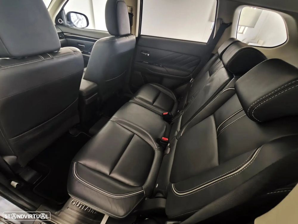 Mitsubishi Outlander - 9