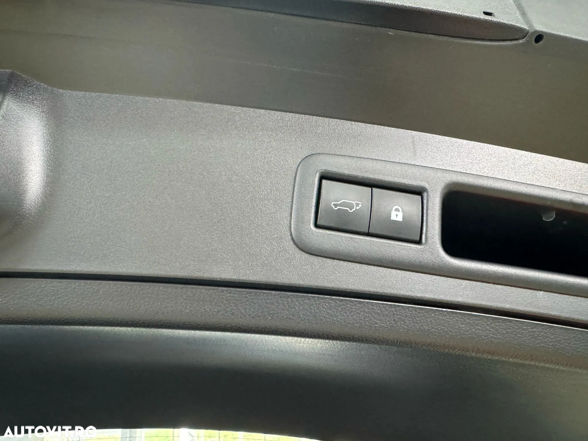 Lexus UX 250h 2.0L HEV 20H- (178 HP) 4X4 CVT F Sport - 16