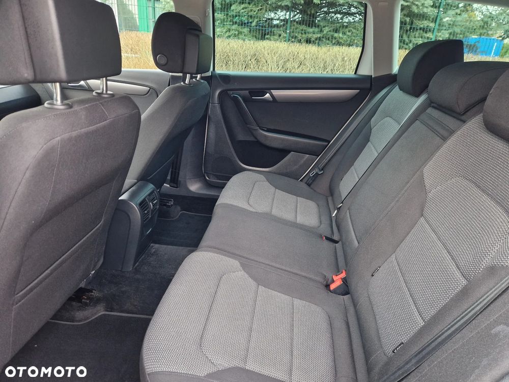 Volkswagen Passat - 28