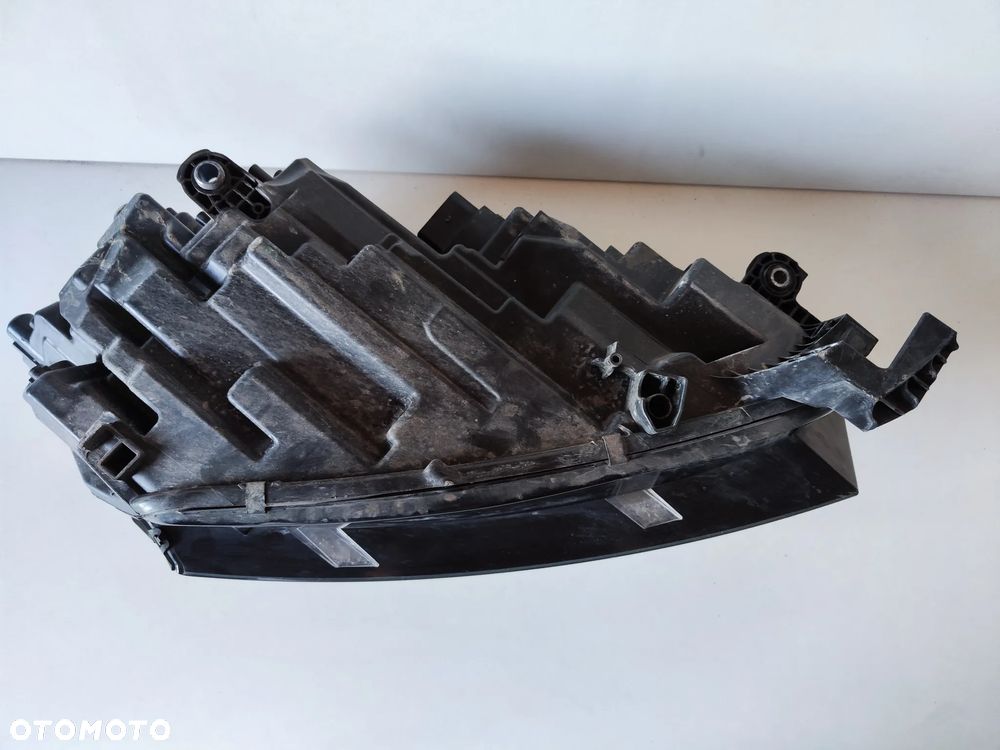 Reflektor lewy przedni Skoda Octavia 5E4 941 015 - 16