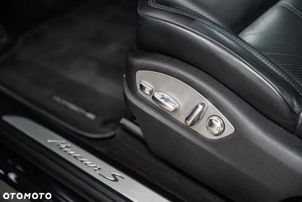 Porsche Macan S - 25