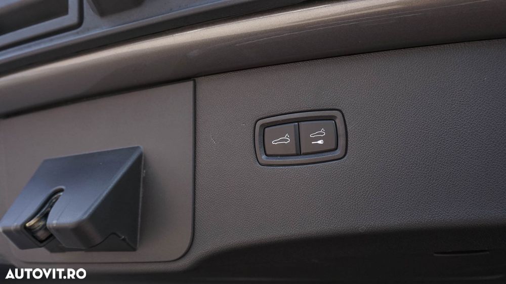 Porsche Cayenne Coupe Tiptronic S Platinum Edition - 25