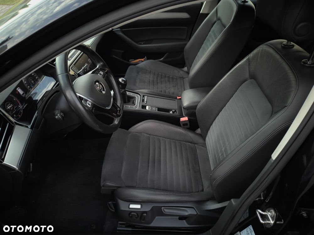 Volkswagen Passat 2.0 TDI (BlueMotion Technology) Highline - 12