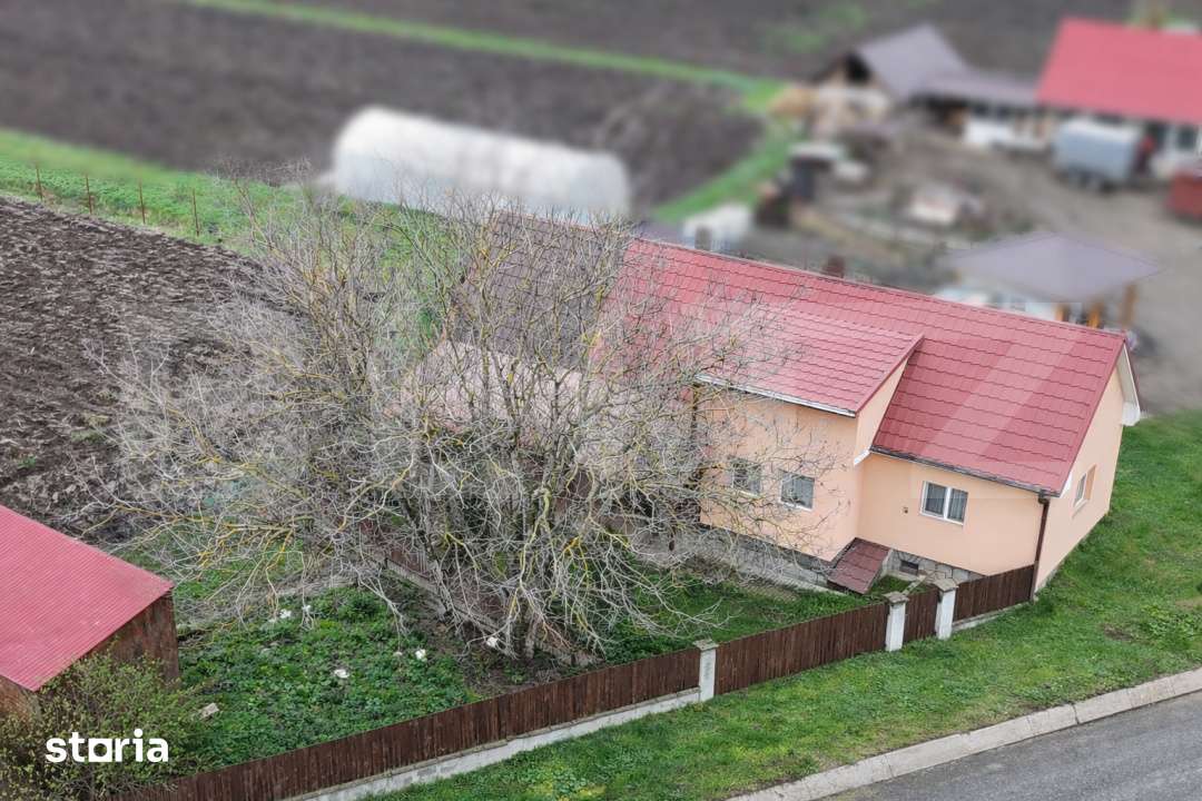 Casa + 23 ari teren in Breaza, Liniste, spatiu si confort la 6 km de R - Imagine principală: 2/10