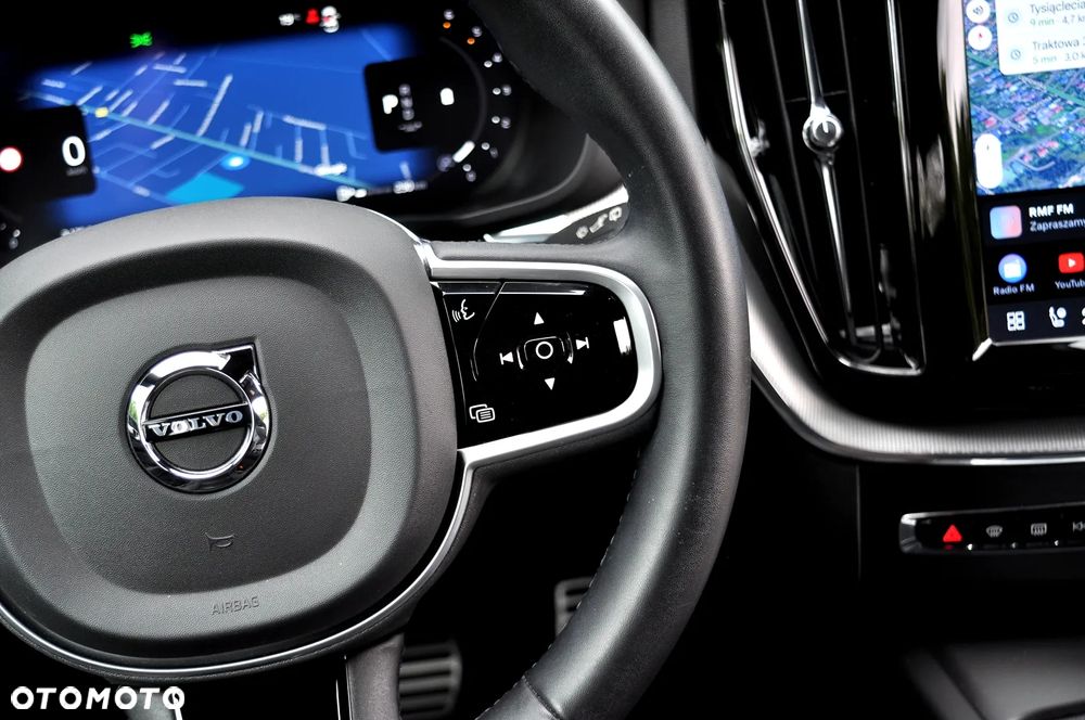 Volvo XC 60 B4 D AWD Ultimate Dark - 19