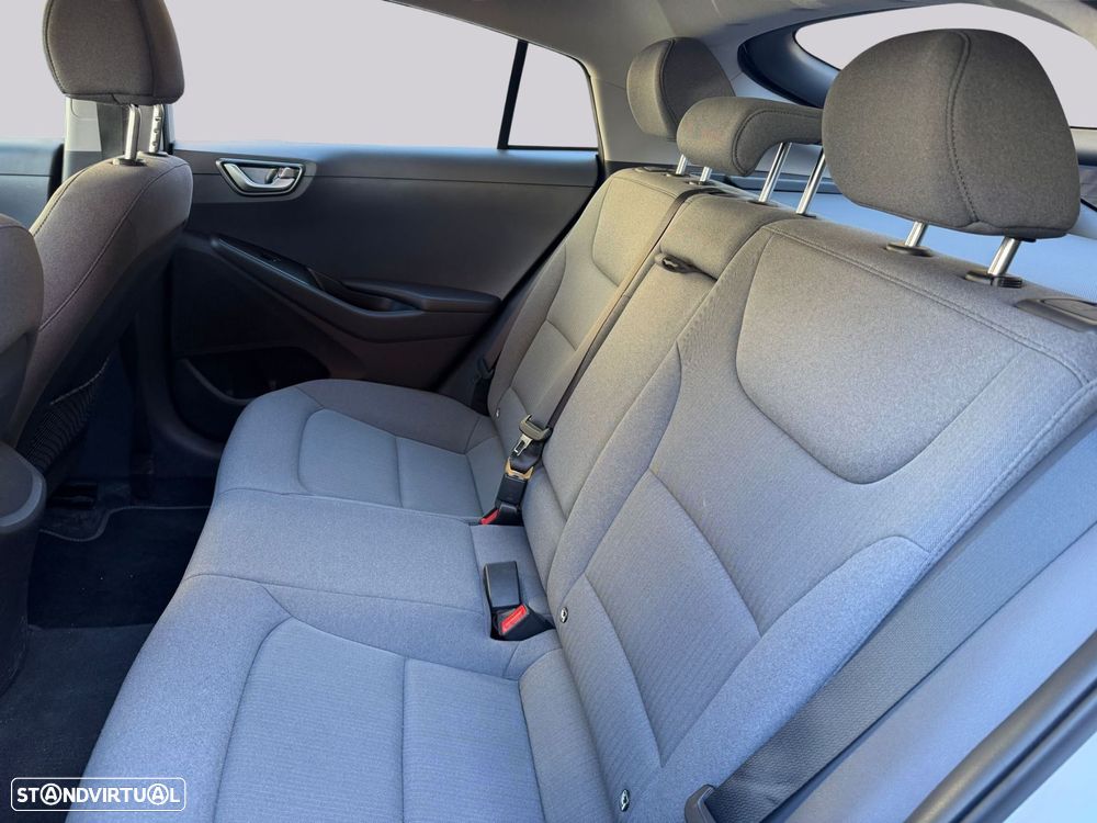 Hyundai Ioniq - 30