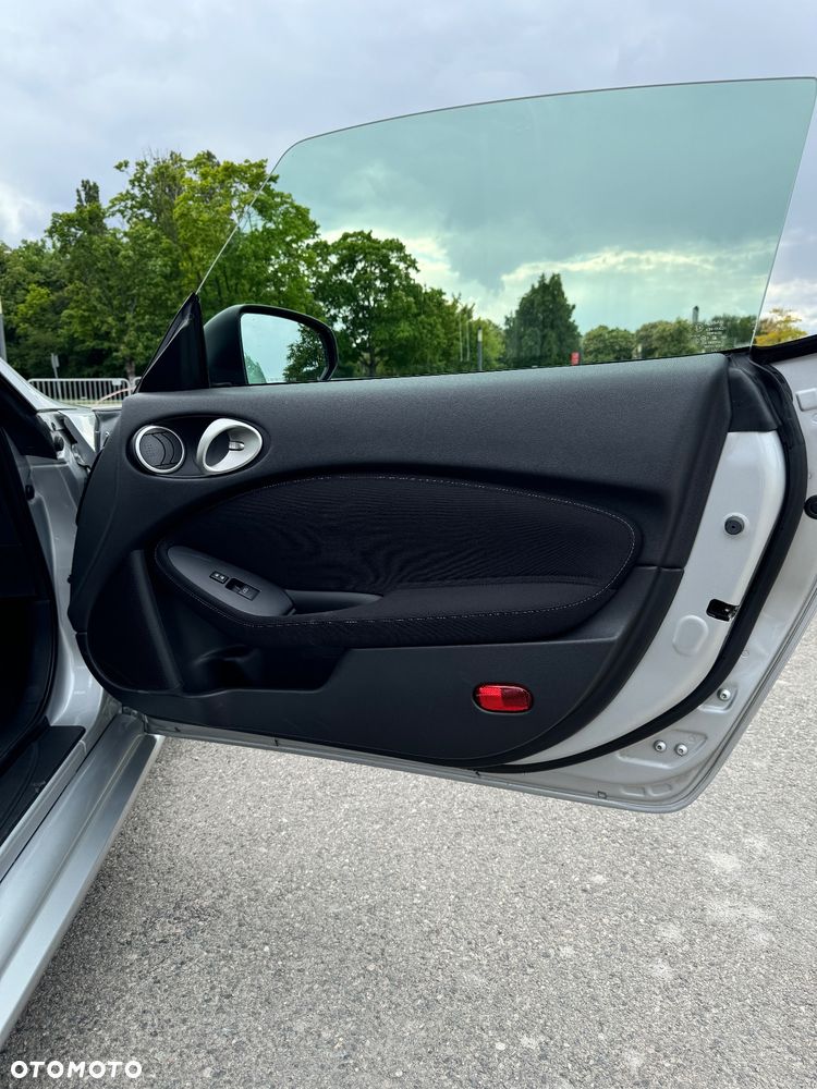 Nissan 370 Z Standard - 11