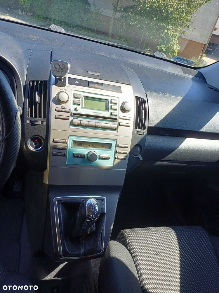 Toyota Corolla Verso - 8