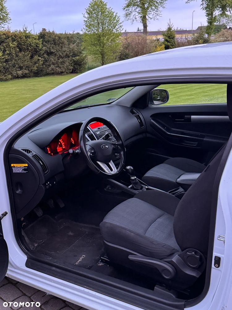 Kia Ceed - 11
