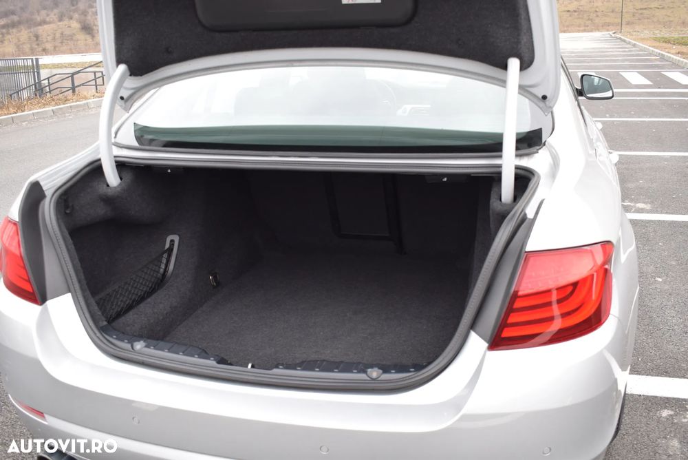 BMW Seria 5 525d Sport-Aut. - 29