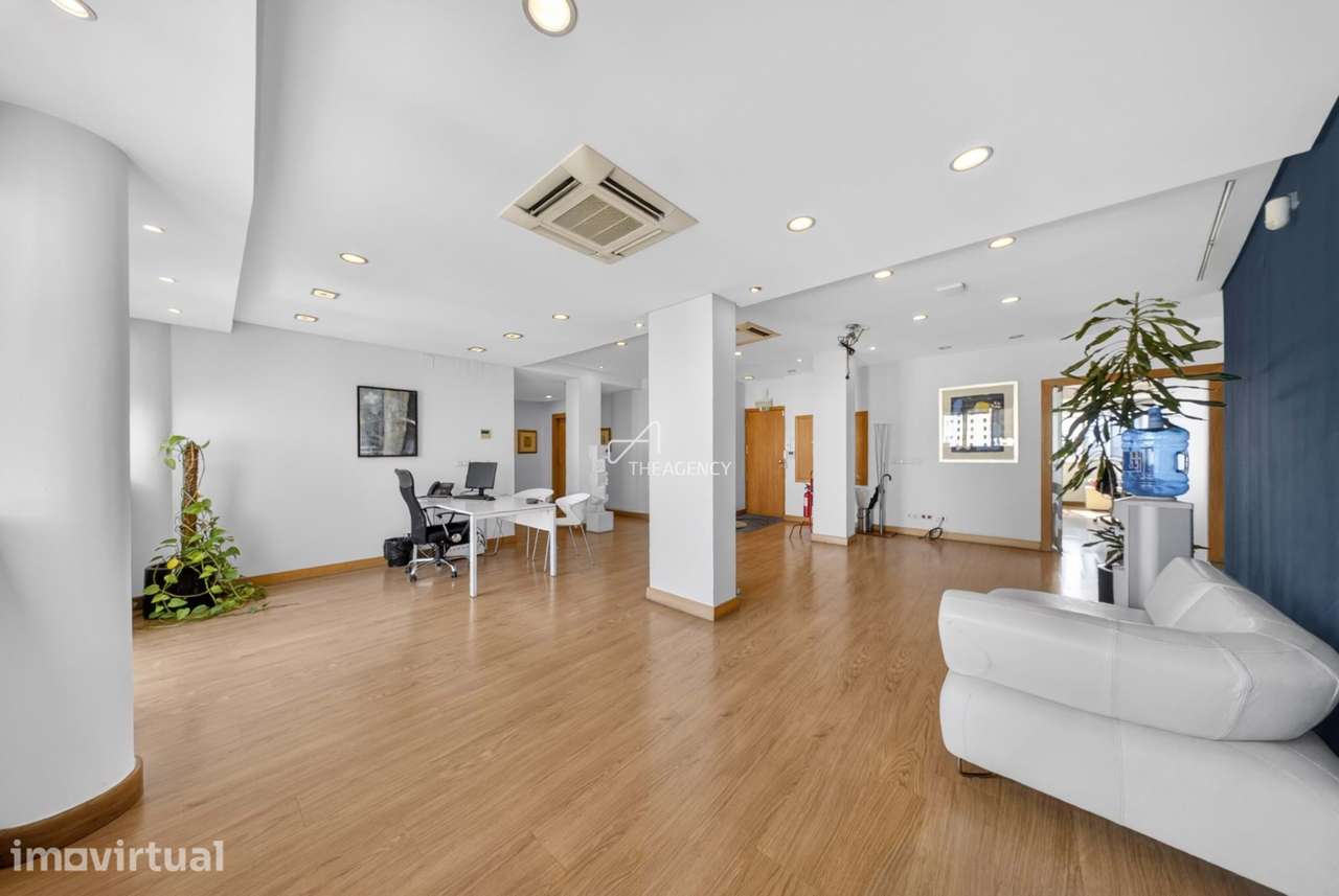 Apartamento T4 Penthouse com Varanda e Vista Cidade - Alvalade - Grande imagem: 2/25