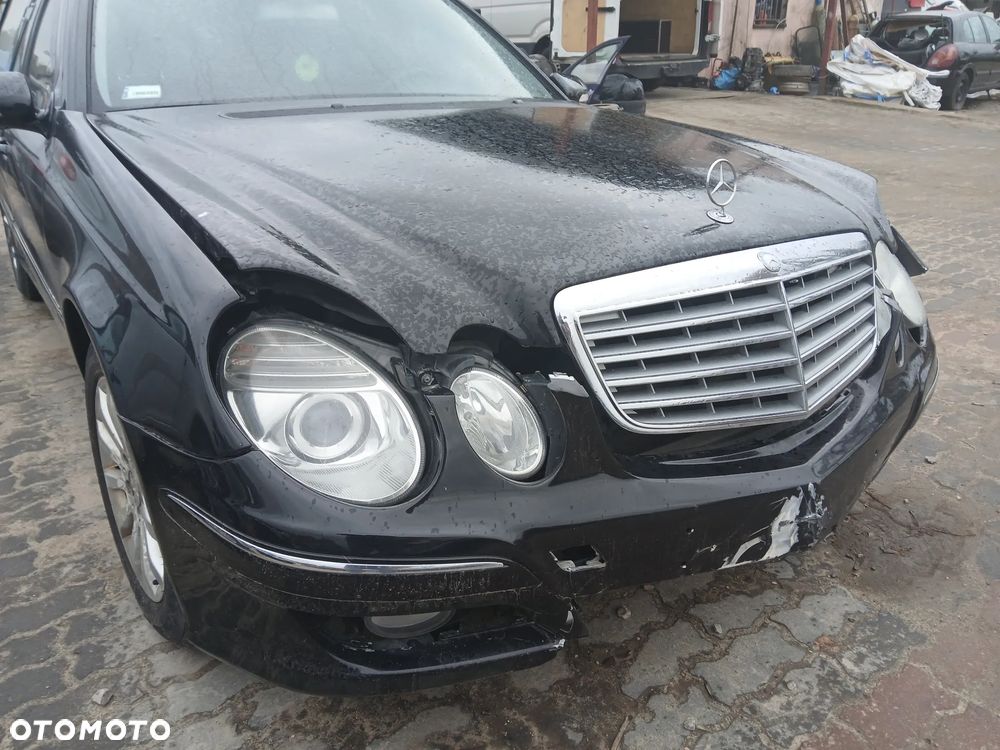 MERCEDES W211 KOLOR NIECZYTELNY maska pokrywa silnika klapa bagażnika zderzak lampa reflektor pas przedni stop lampy halogeny przeciwmgłowe odblaski grill atrapa znaczek błotnik  błotniki drzwi zbiornik wlew paliwa szyba lusterko klamka klamki zamek centralny klapa blenda nadkole osłona