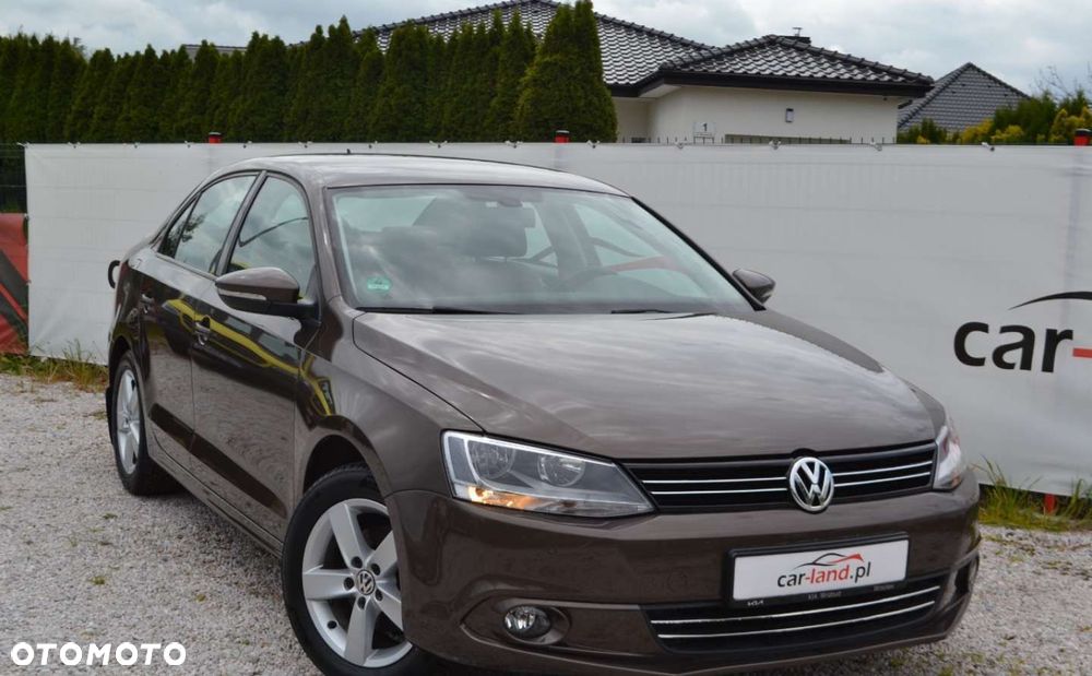 Volkswagen Jetta - 2