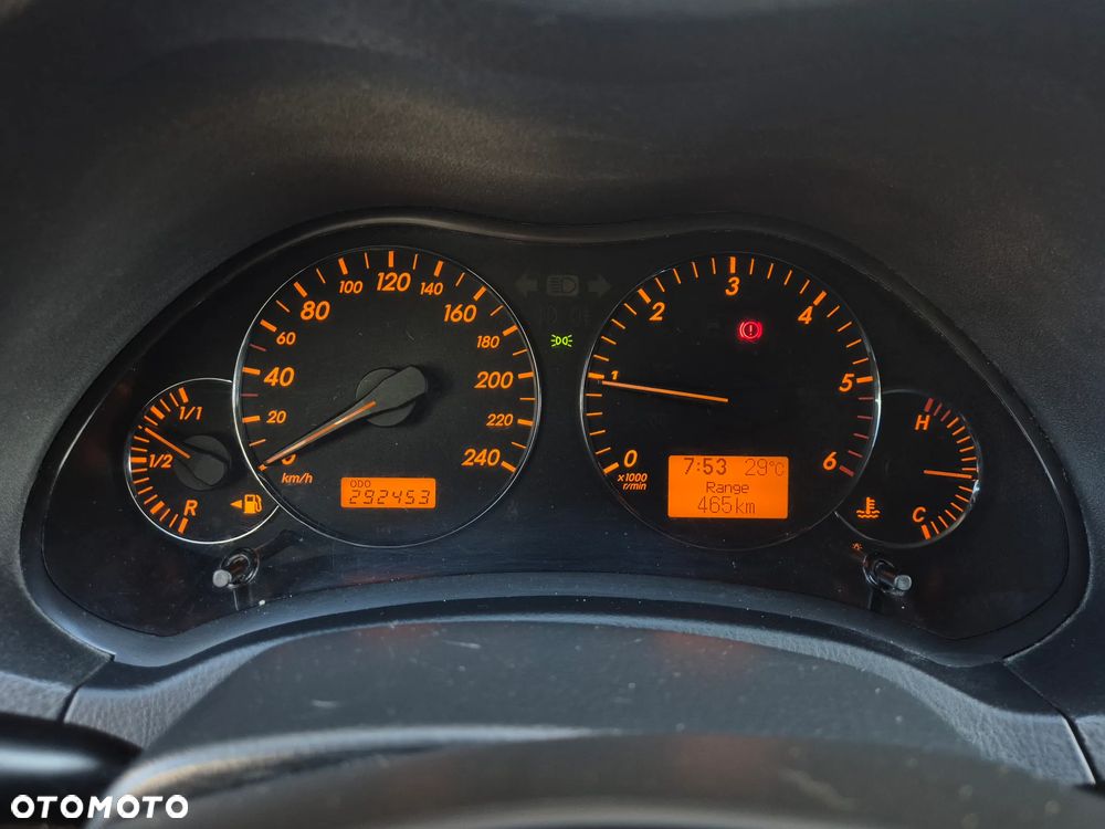 Toyota Avensis - 8