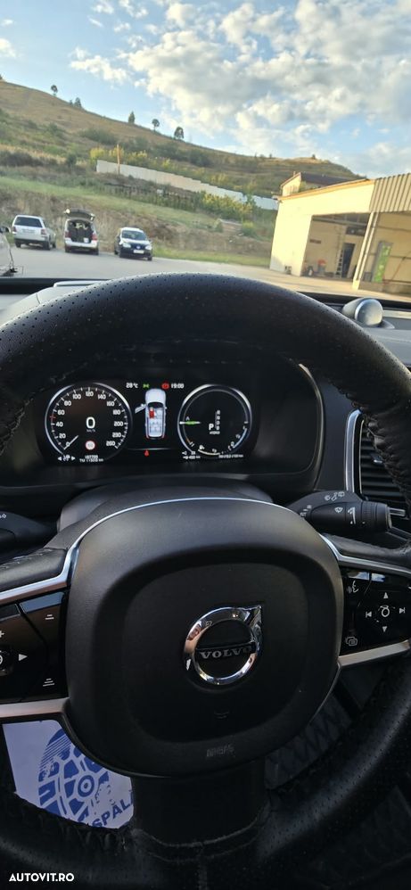 Volvo XC 90 - 9