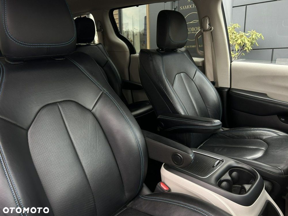 Chrysler Pacifica - 15