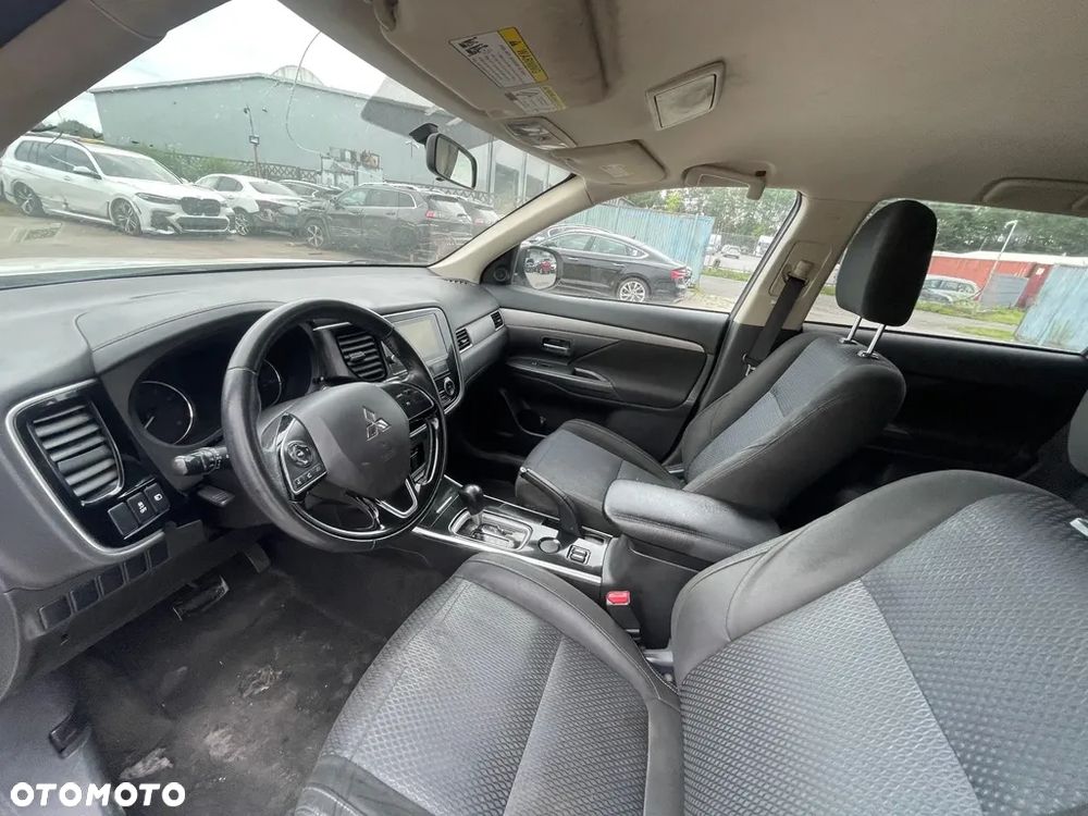 Mitsubishi Outlander 2.4 4WD CVT Instyle - 9