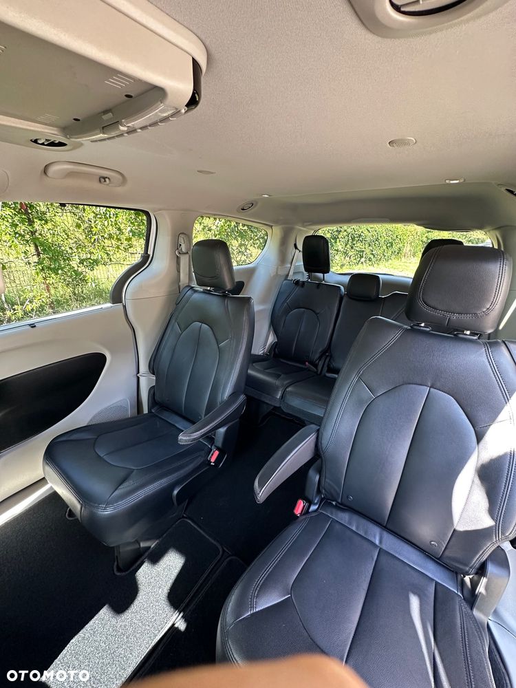 Chrysler Pacifica - 15