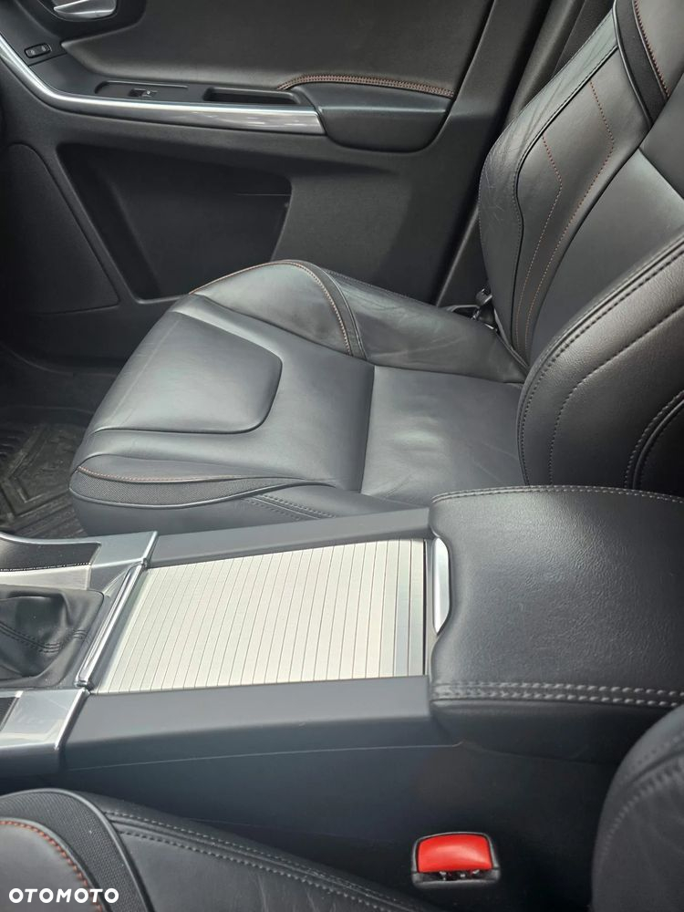 Volvo XC 60 D4 Drive-E Ocean Race - 3