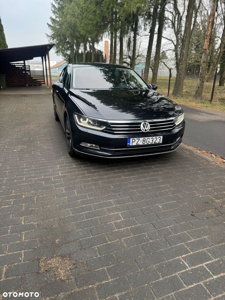 Volkswagen Passat - 1