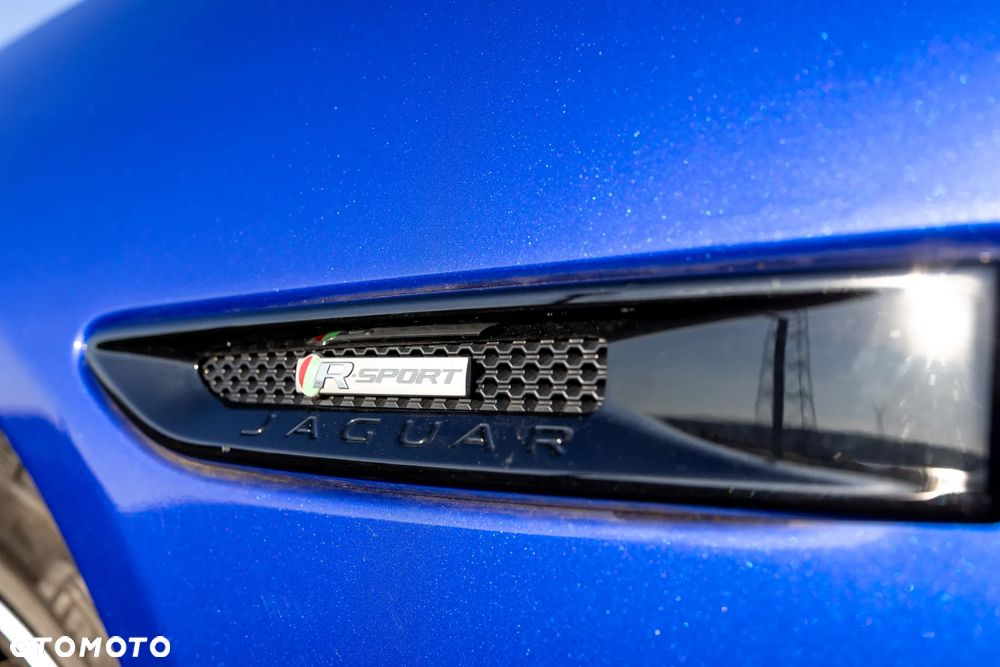 Jaguar XE 2.0 D R-Sport - 10
