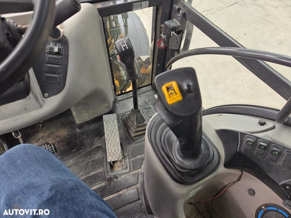 New Holland B110C, 2020, 5.117h, 110 CP, Cupa multifunctionala 4x1 cu furci, Brat excavare extensibil, fara aer conditionat, CE, lung 5,8m, latime 2,3m, Masa operatinala 8tone, Adancime  sapare 6m, posibil leasing 4 ani-PROMOTIE 39.900 EUR+Tva - 29