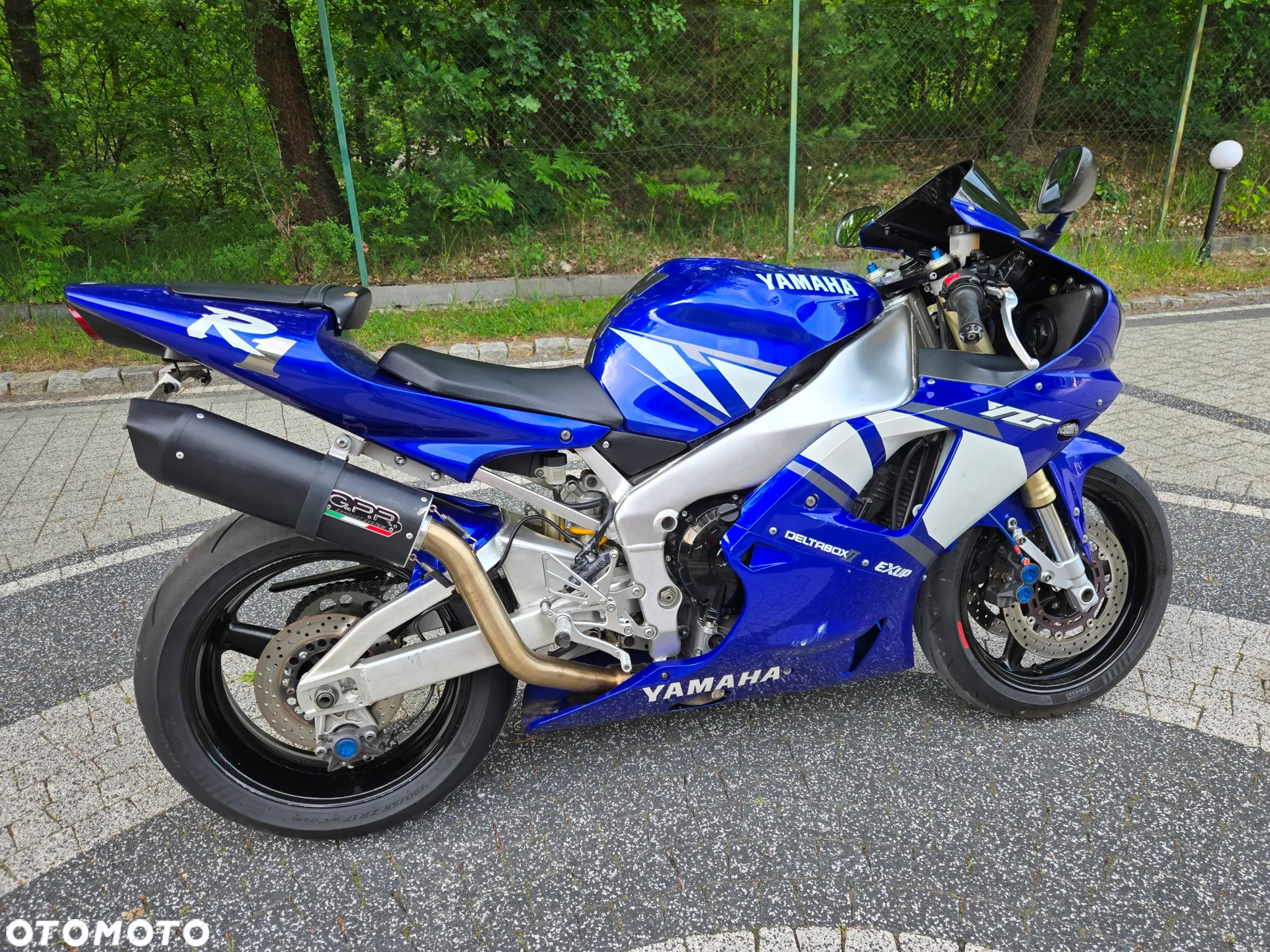 Yamaha R1 - 5