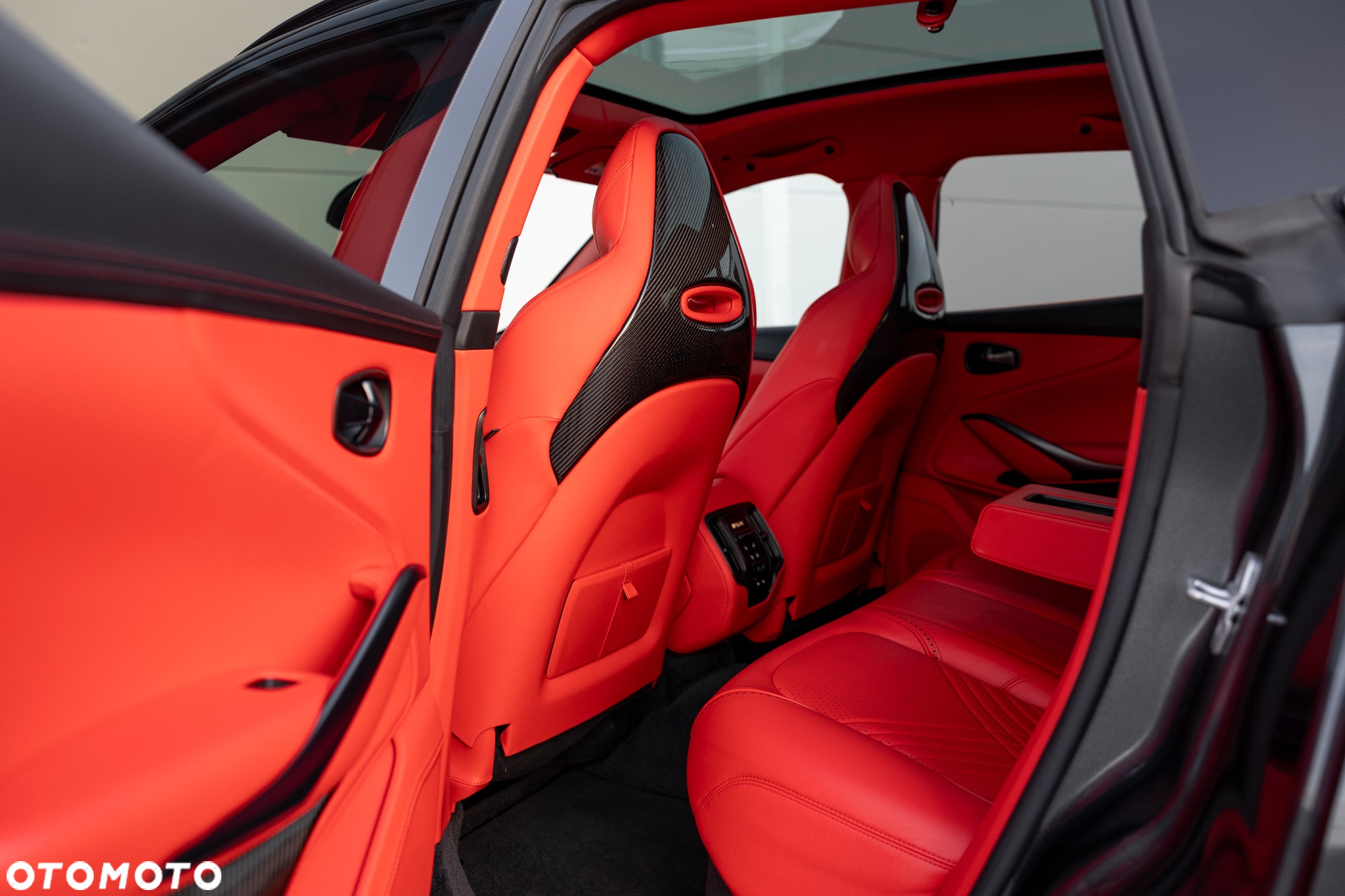Aston Martin DBX Standard - 29