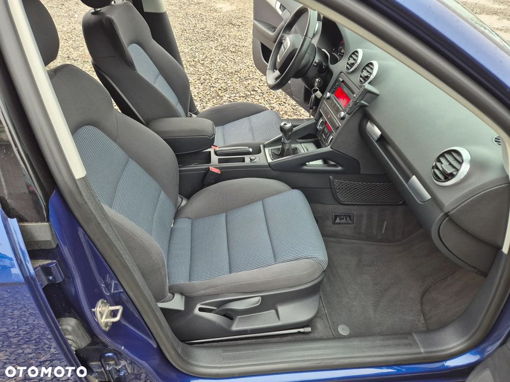 Audi A3 Sportback 1.6 TDI DPF Ambiente - 18