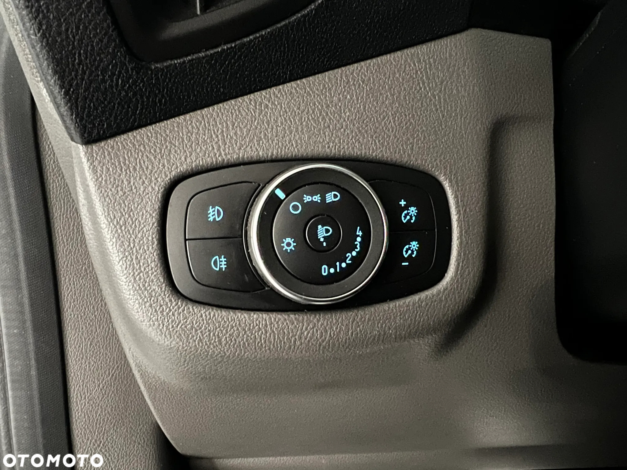 Ford Transit Connect - 24