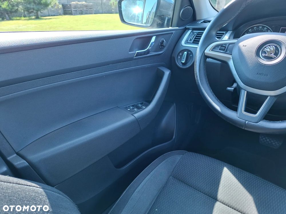 Skoda RAPID 1.4 TDI DSG Clever - 11