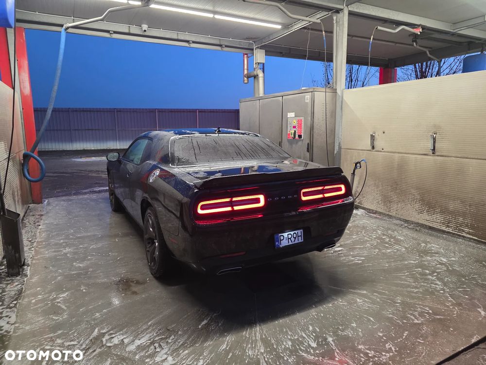 Dodge Challenger - 28