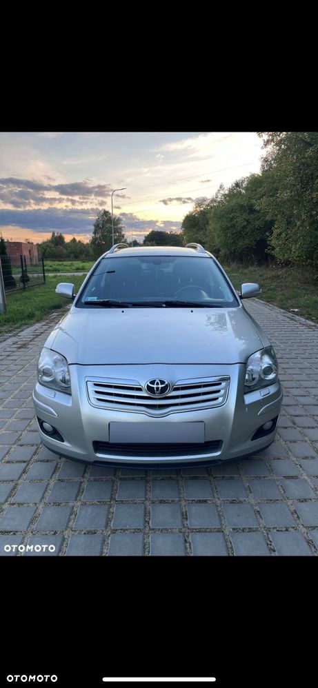 Toyota Avensis 2.2 D-4D Prestige Gold - 4
