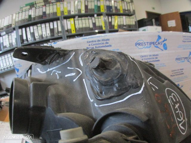 Farol 8200589032 RENAULT KANGOO 1 FASE 2  2007 1.5DCI 70CV 4P BRANCA ESQ H4 VALEO Danificado - 4