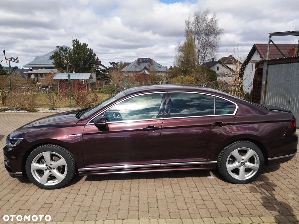 Volkswagen Passat - 1