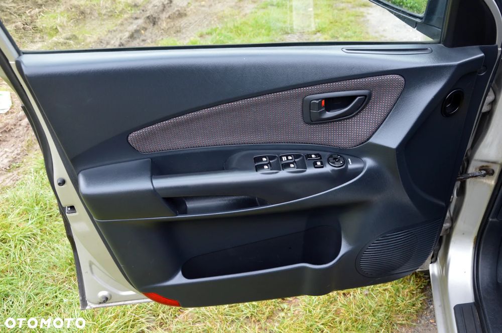 Hyundai Tucson 2.0 Comfort 2WD - 35