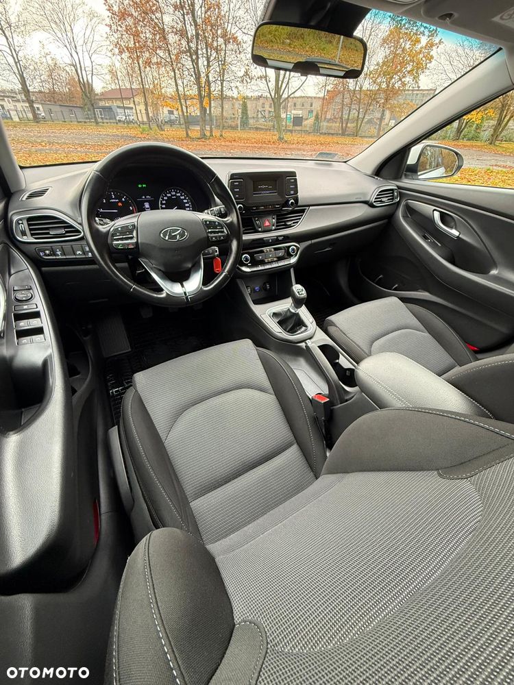 Hyundai i30 1.6 D Classic + - 13