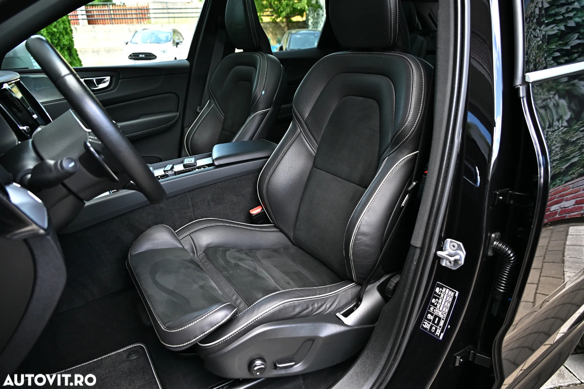 Volvo XC 60 D5 AWD Geartronic RDesign - 15